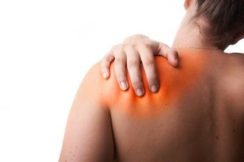 Pinched a Nerve in Your Shoulder Blade? Know the Signs and Treatments