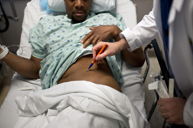 how are donor kidneys tested to see if they are suitable?