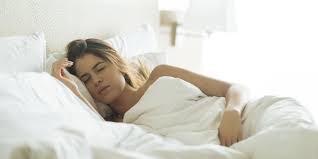 10 Amazing Benefits of Sleeping Naked